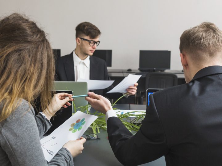 Iniziare un discorso: 5 strategie efficaci per catturare l’attenzione del pubblico